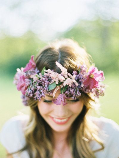 Hair Adorned with Flowers ♡ Dreaming of a Beautiful and Cute Floral Crown Like a Princess!にて紹介している画像