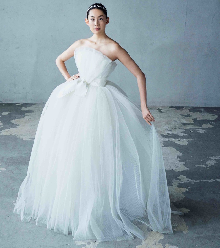 ふわふわスカートにみんな夢中♡花嫁さんに人気の「バレリーナ・ドレス」8選＊にて紹介している画像