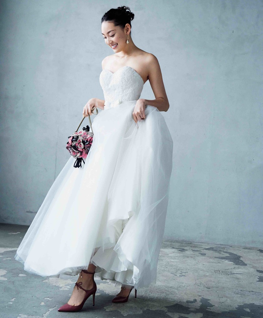 ふわふわスカートにみんな夢中♡花嫁さんに人気の「バレリーナ・ドレス」8選＊にて紹介している画像