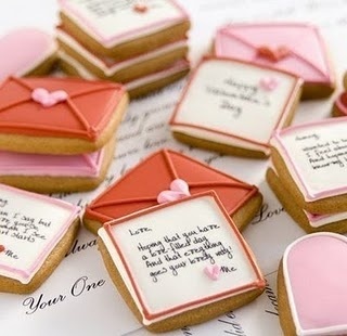 Valentine's Day Treats: Adorable Heart-Shaped Mini Sweets Showcase!にて紹介している画像