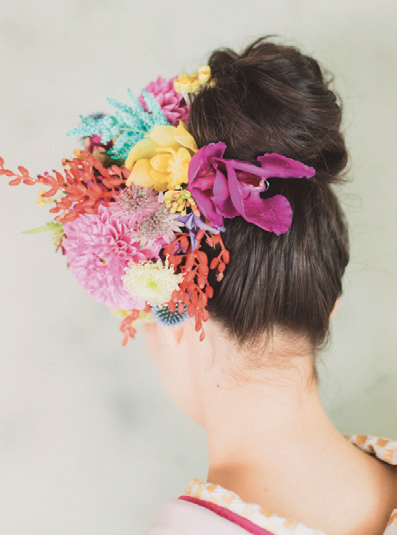 Elegant and Stylish: 8 Fashionable Hair and Makeup Looks for Modern Bridal Kimonoにて紹介している画像