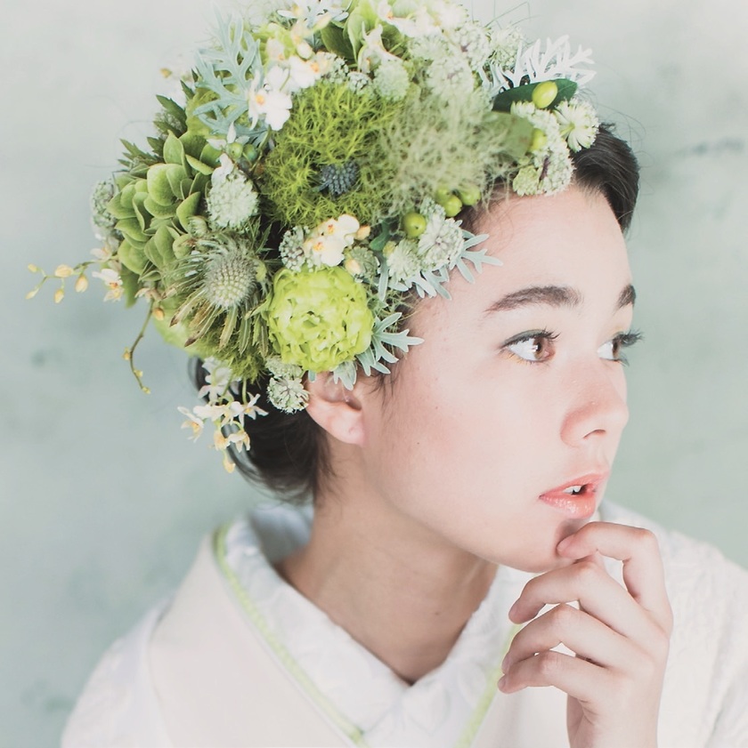 Elegant and Stylish: 8 Fashionable Hair and Makeup Looks for Modern Bridal Kimonoにて紹介している画像