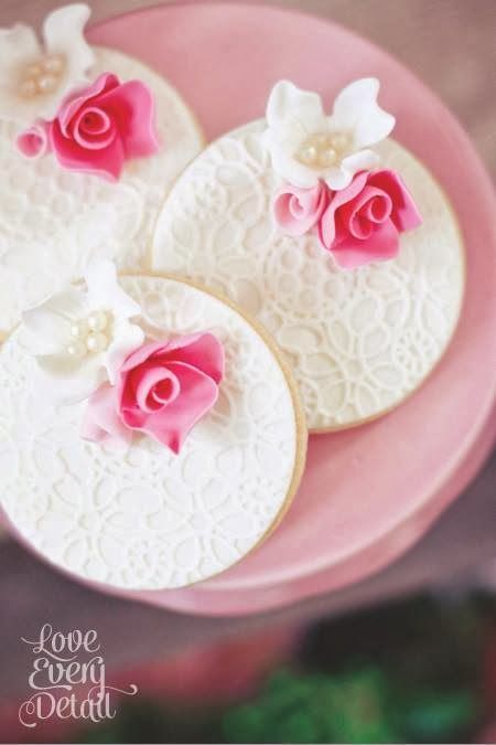 レース模様が可愛いクッキーをあつめました♡にて紹介している画像