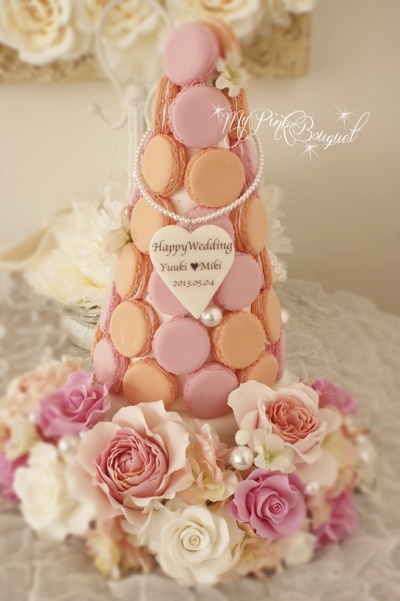 A Dream of Macarons♡ The Adorably Cute Cake Topped with Macarons!にて紹介している画像