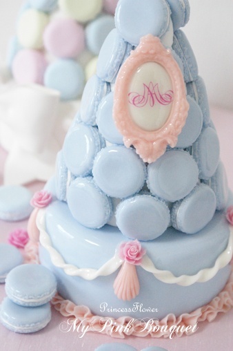 A Dream of Macarons♡ The Adorably Cute Cake Topped with Macarons!にて紹介している画像