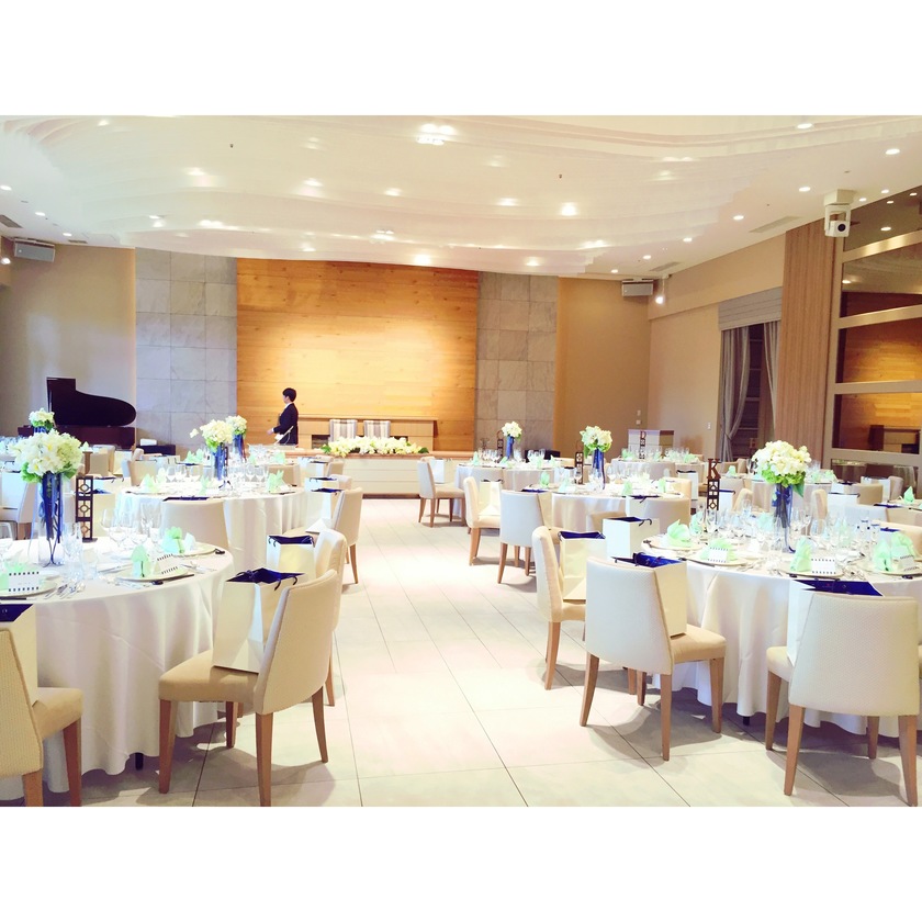 If You're Crafting a Menu: The Adorably Round Menu Inspired by Overseas Weddings is the Trendiest Choice!にて紹介している画像