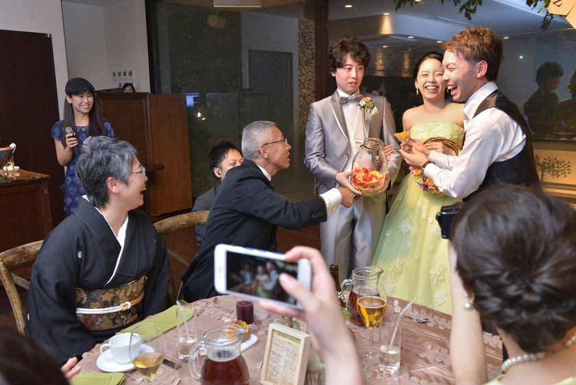 "Must-Have Items for the 'Photo Round' at Your Reception: Capturing Moments with Every Guest, Inspired by Instagram"にて紹介している画像