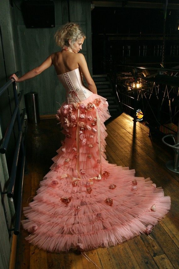 "Embrace Your Inner Maiden in a Pink Dress: Become the Most Beloved Bride in the World"にて紹介している画像