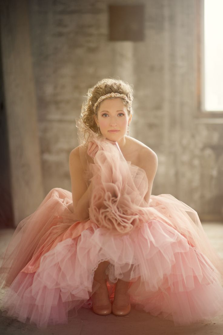 "Embrace Your Inner Maiden in a Pink Dress: Become the Most Beloved Bride in the World"にて紹介している画像