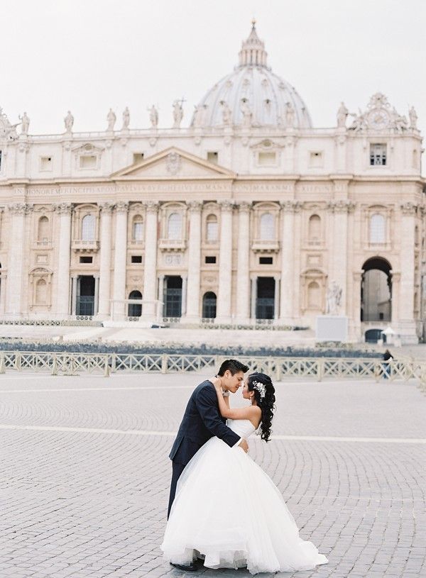 Must-Visit Destinations Before You Die! Touching Wedding Moments in the World's Breathtaking Scenery ♡にて紹介している画像