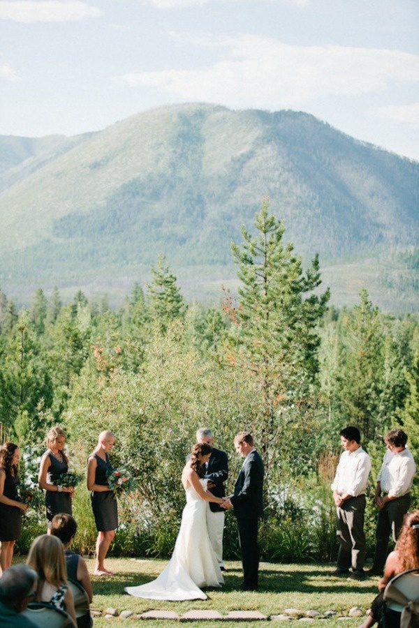 Must-Visit Destinations Before You Die! Touching Wedding Moments in the World's Breathtaking Scenery ♡にて紹介している画像