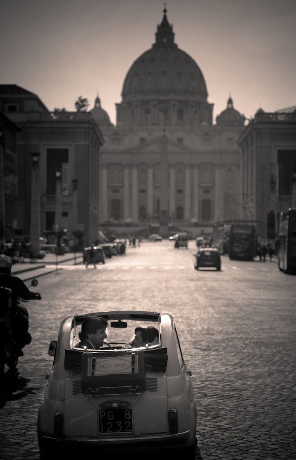 Must-Visit Destinations Before You Die! Touching Wedding Moments in the World's Breathtaking Scenery ♡にて紹介している画像