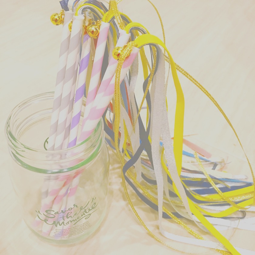 "How to Make Ribbon Wands: Easy and Budget-Friendly DIY with All Materials from 100 Yen Shops!"にて紹介している画像