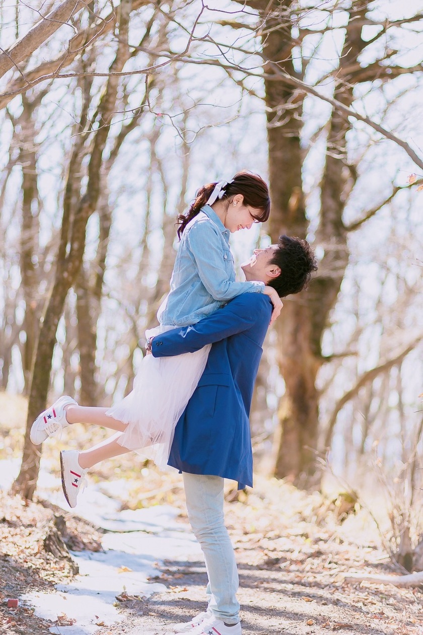 さりげなくお揃いが可愛い！参考にしたい、先輩夫婦の仲良しリンクコーデ術まとめ♡にて紹介している画像