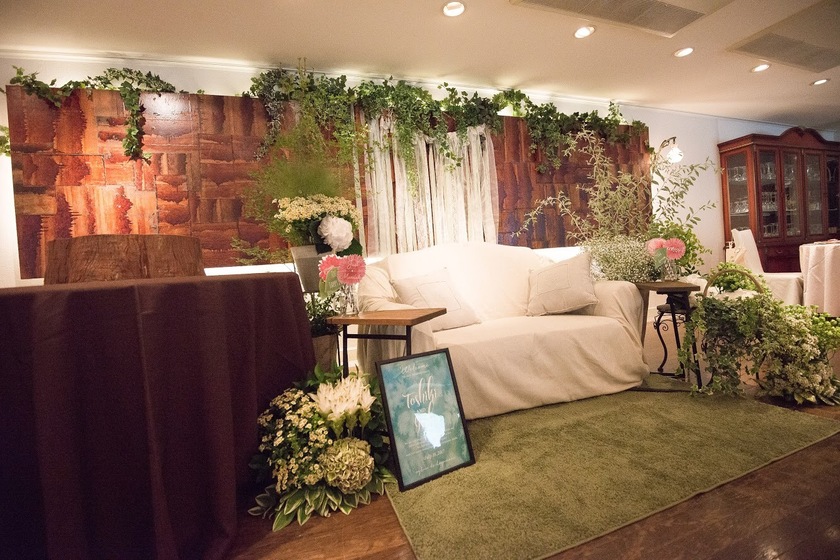 ナチュラルウェディングテーマにぴったり♡小さな切り株を『席札』にするのが可愛すぎ♩にて紹介している画像