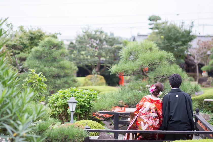 12 Recommended Poses for Kimono Pre-Wedding Shoots Captured by Bride Marryにて紹介している画像