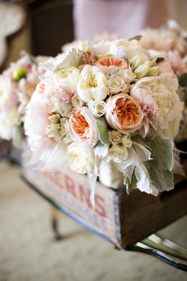 Romantic Roses: Curated Inspirations for Bouquets and Cakesにて紹介している画像