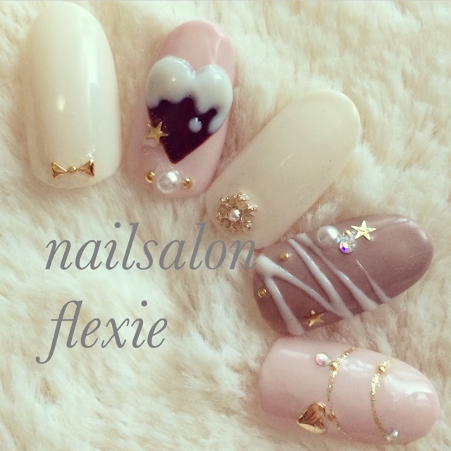 Just Like the Real Thing! This Year’s Valentine's Nails Will Be a GODIVA-Inspired Masterpiece♡にて紹介している画像