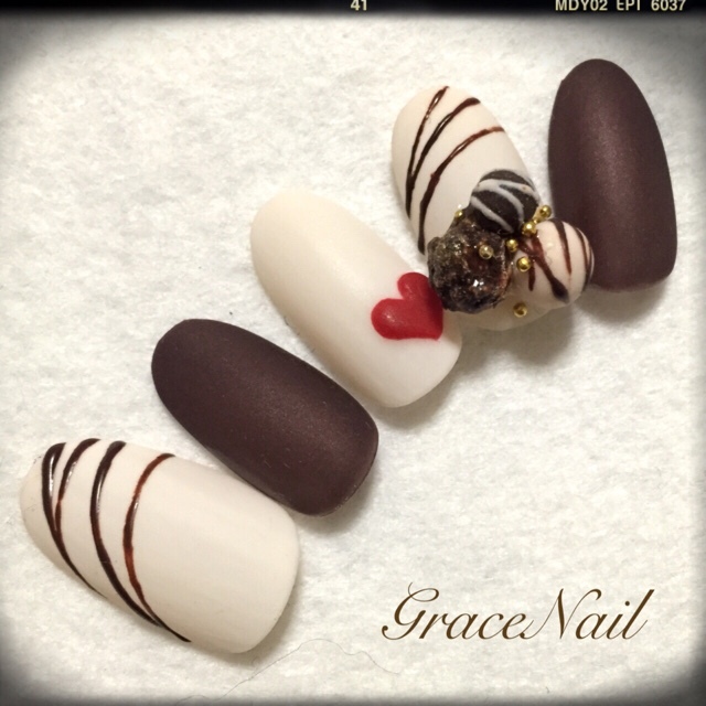 Just Like the Real Thing! This Year’s Valentine's Nails Will Be a GODIVA-Inspired Masterpiece♡にて紹介している画像