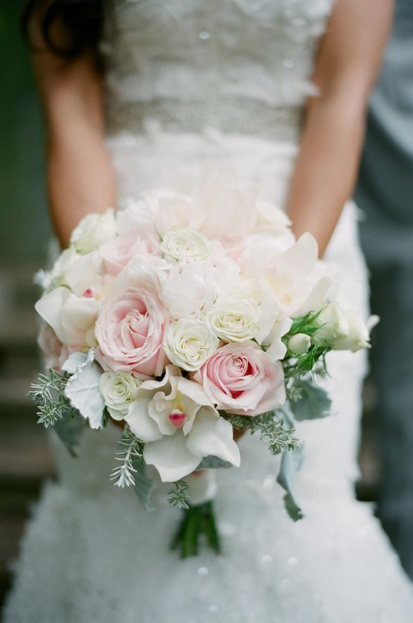 Romantic Roses: Curated Inspirations for Bouquets and Cakesにて紹介している画像