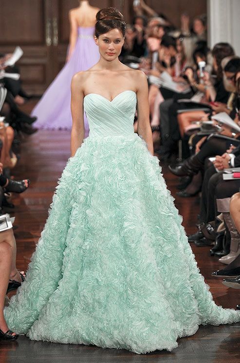 Elegant Color No.1: Become the Dream Bride in a Mint Wedding Dress♡にて紹介している画像