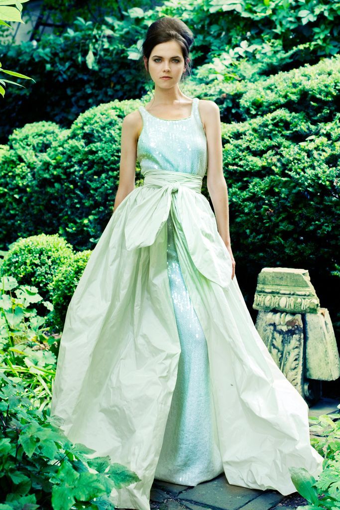 Elegant Color No.1: Become the Dream Bride in a Mint Wedding Dress♡にて紹介している画像