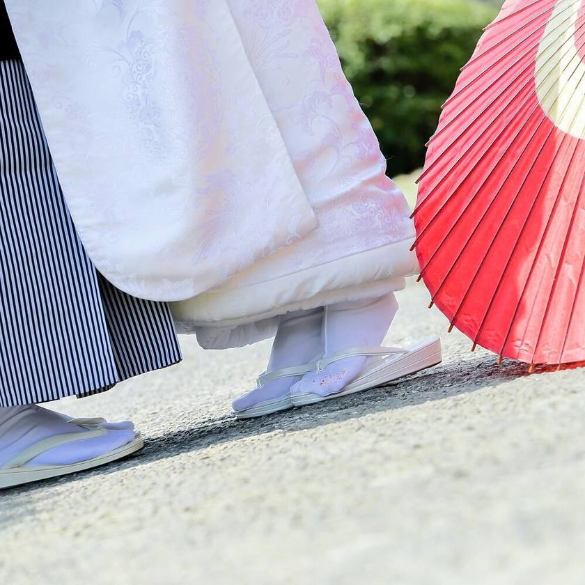12 Recommended Poses for Kimono Pre-Wedding Shoots Captured by Bride Marryにて紹介している画像