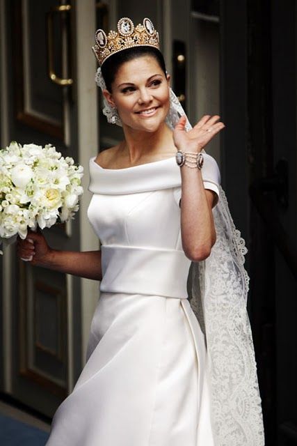 極上の美しさを引き出すティアラ！あなたはどの種類のティアラをつけたい？♡にて紹介している画像