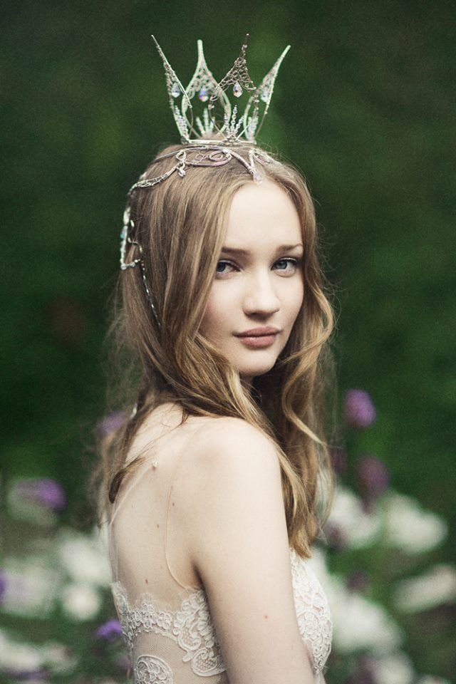 極上の美しさを引き出すティアラ！あなたはどの種類のティアラをつけたい？♡にて紹介している画像