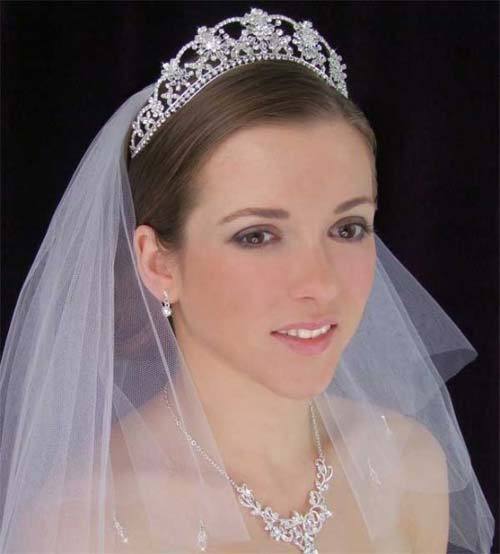 極上の美しさを引き出すティアラ！あなたはどの種類のティアラをつけたい？♡にて紹介している画像