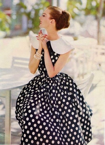 "I Want to Use a Cute, Fun, and Playful Polka Dot Dress with a Veil!"にて紹介している画像