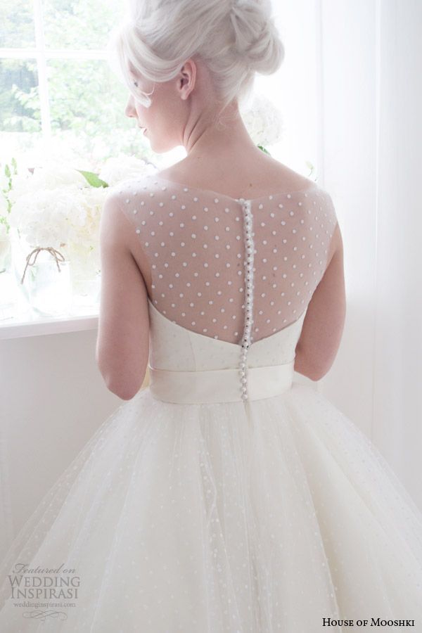 "I Want to Use a Cute, Fun, and Playful Polka Dot Dress with a Veil!"にて紹介している画像