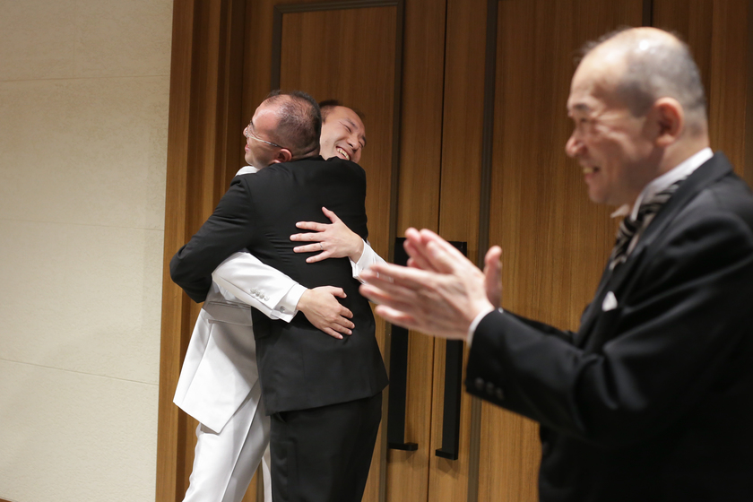 "Making Him Shine: A Compilation of Groom-Centric Wedding Ceremony Ideas That Are Easy for Grooms to Approve*"にて紹介している画像