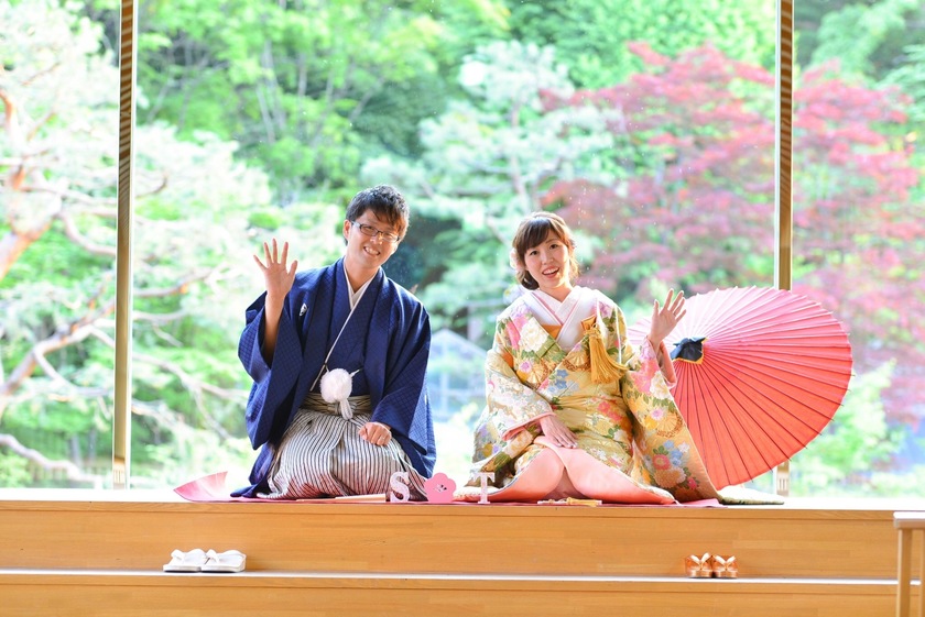 4 Must-Have Traditional Japanese Accessories for a Perfect Pre-Wedding Photo Shoot with Him ♡にて紹介している画像