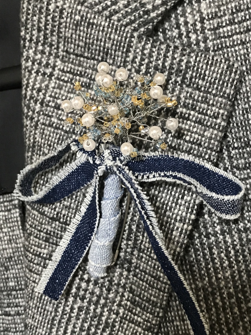 "Sparkling and Too Cute: Creating a Handmade Boutonniere for the Groom with 'Twig Accessories' is Simply Wonderful!"にて紹介している画像