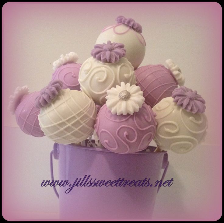 Cute to Look at, Delightful to Eat: Perfect Cake Pop Designs for Weddings ♡にて紹介している画像