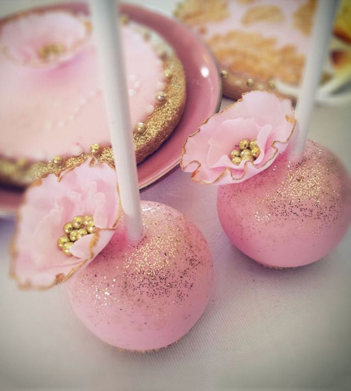 Cute to Look at, Delightful to Eat: Perfect Cake Pop Designs for Weddings ♡にて紹介している画像