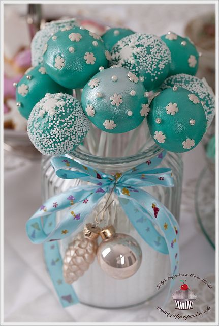 Cute to Look at, Delightful to Eat: Perfect Cake Pop Designs for Weddings ♡にて紹介している画像