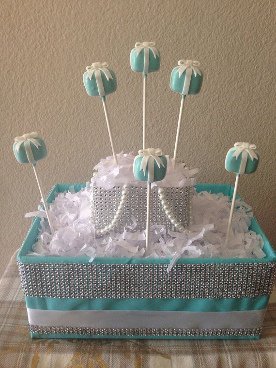 Cute to Look at, Delightful to Eat: Perfect Cake Pop Designs for Weddings ♡にて紹介している画像