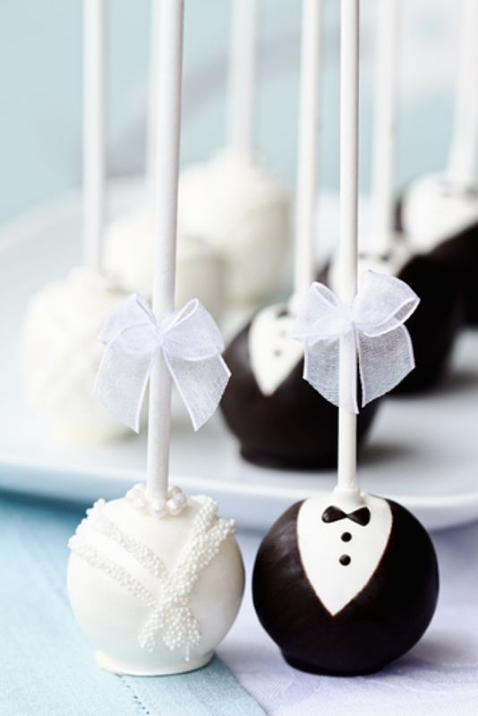 Cute to Look at, Delightful to Eat: Perfect Cake Pop Designs for Weddings ♡にて紹介している画像