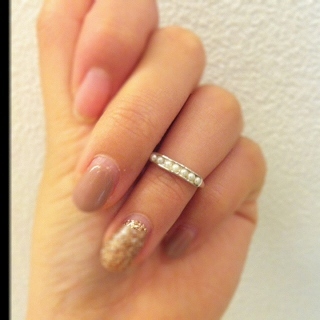 "Stand Out at the Inviting Party: Make a Statement with Midi Rings!"にて紹介している画像