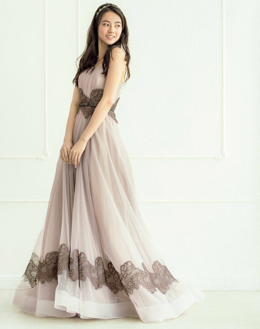 Rapidly Rising as the Go-To Choice for Wedding Dress Changes! Chic Brides are Opting for the Trendy "Muted Colors" in Colored Dresses!にて紹介している画像
