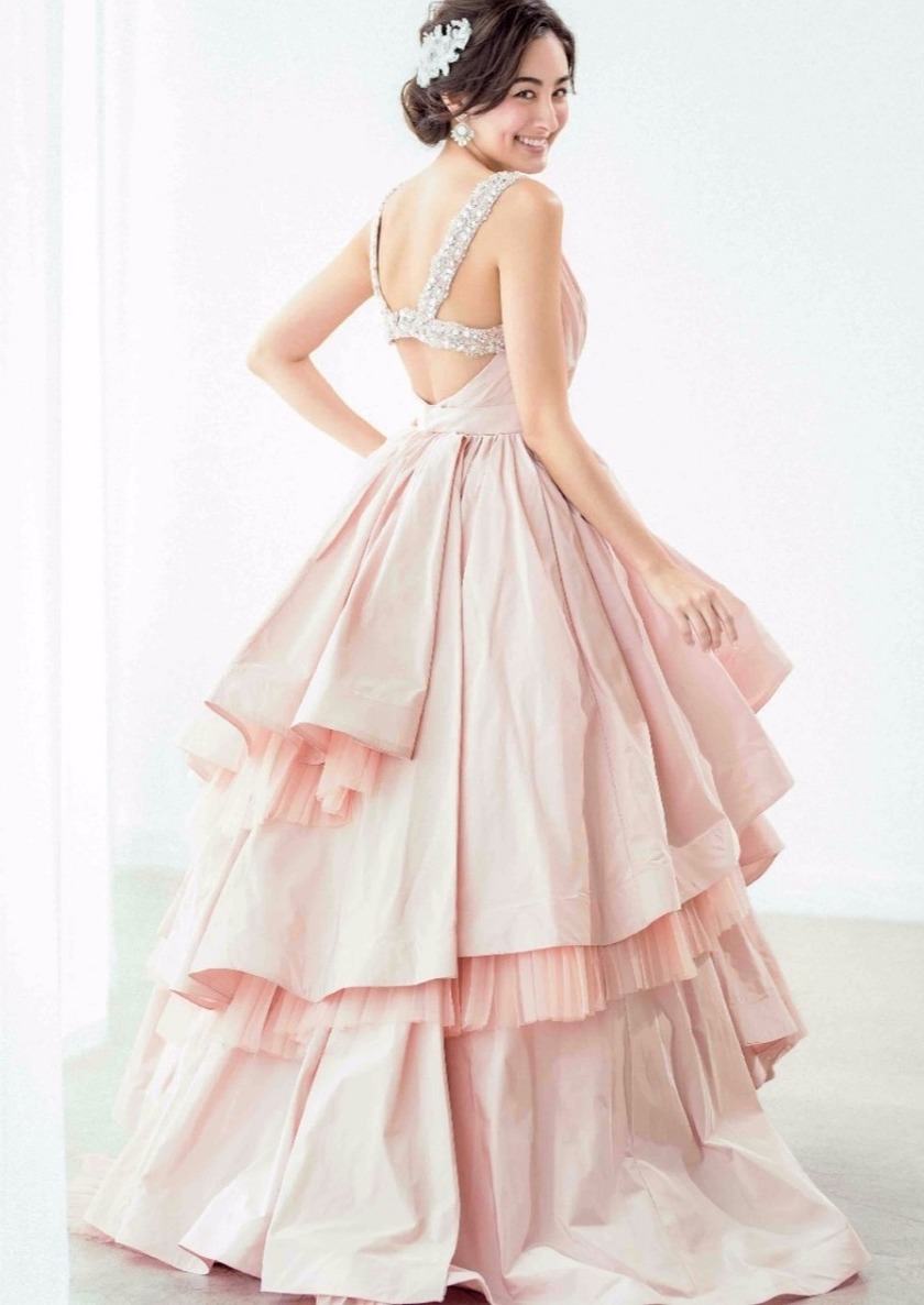 Rapidly Rising as the Go-To Choice for Wedding Dress Changes! Chic Brides are Opting for the Trendy "Muted Colors" in Colored Dresses!にて紹介している画像