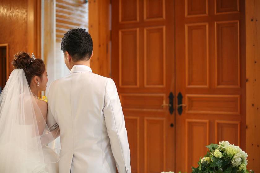 Exciting Ideas for Stunning Entrance Decorations at Your Wedding Reception!にて紹介している画像