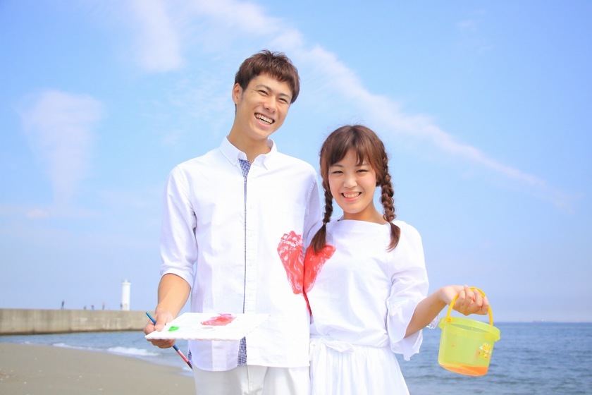 絵の具で遊びながら撮影♩カラフル可愛いウェディングフォトが撮れる〔ペイント前撮り〕が素敵！にて紹介している画像