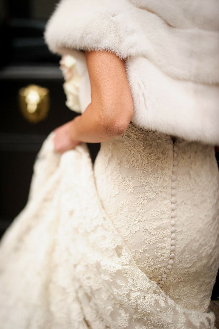 Cozy and Cute: Gathering Adorable Images of Fluffy Capes for Winter Wonderlandにて紹介している画像