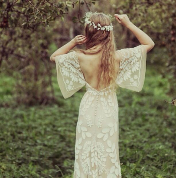 Show Off Your Bold Back: Get Sexy and Embrace Confidence to Become the Back Style Beauty You've Always Desired!にて紹介している画像