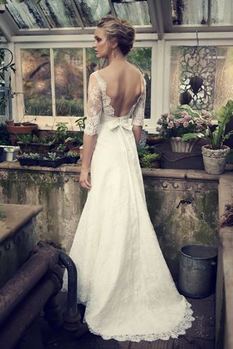 Show Off Your Bold Back: Get Sexy and Embrace Confidence to Become the Back Style Beauty You've Always Desired!にて紹介している画像