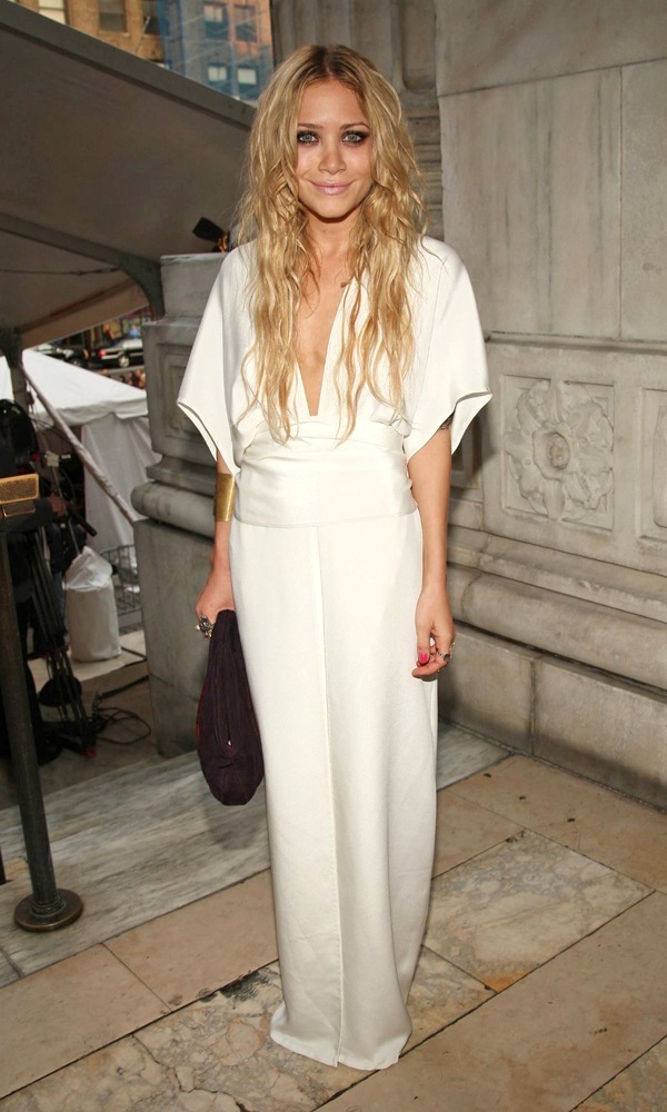 Learn from the Olsen Sisters, Beloved Worldwide! Fashion Tips for Invited Events at 155cm Tall ♡にて紹介している画像