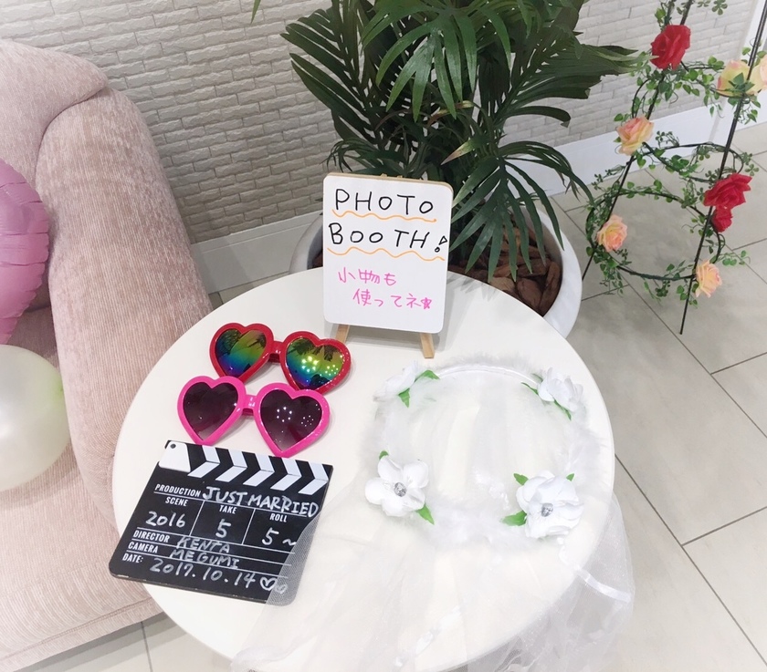 オリジナルの文言を書き込もう♡実際の花嫁さんの使い方に学ぶ、セリアのカチンコのアレンジ方法＊にて紹介している画像